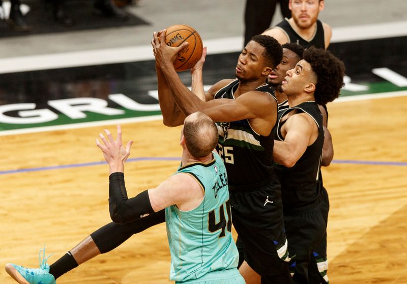 &copy; Reuters. NBA: Charlotte Hornets at Milwaukee Bucks