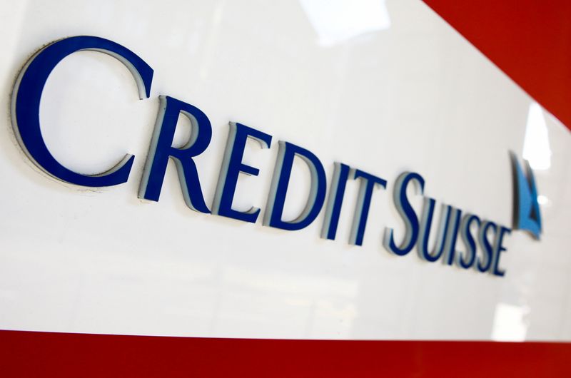 &copy; Reuters. FILE PHOTO: The logo of Swiss bank Credit Suisse is seen at a branch office in Zurich