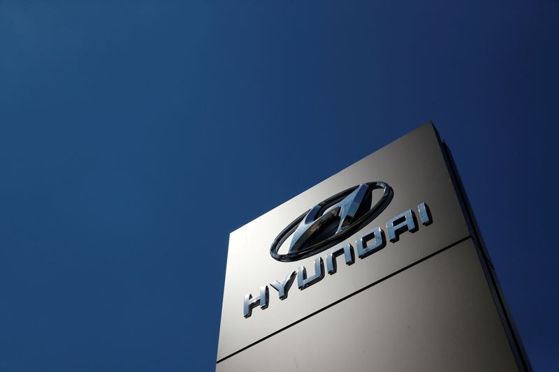 &copy; Reuters. FILE PHOTO: A shop sign of Hyundai is seen outside a car showroom in Bletchley, Milton Keynes, Britain