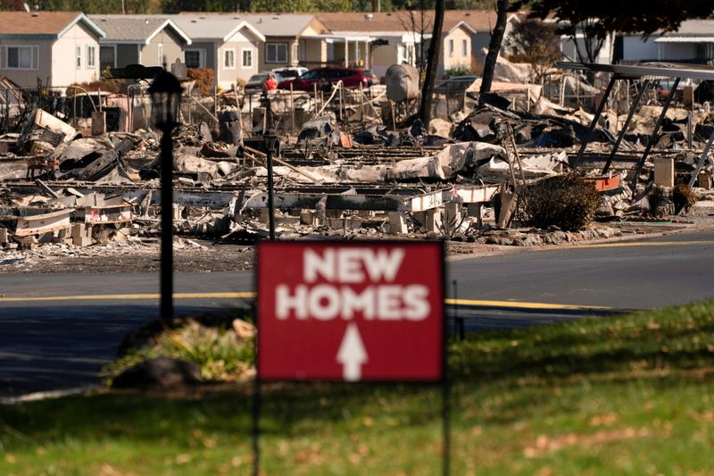 &copy; Reuters. FILE PHOTO: Destruction after wildfires in Oregon