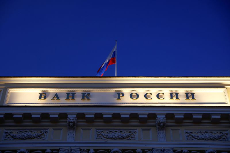 &copy; Reuters. FILE PHOTO: A Russian state flag flies over the Central Bank headquarters in Moscow