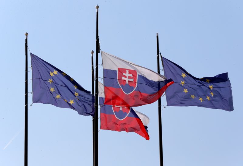 © Reuters. European Union and Slovakian flags are seen outside the Bratislava Castle (Hrad)