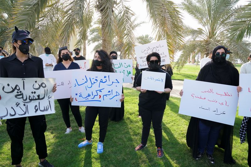 &copy; Reuters. وقفة احتجاجية في الكويت تنديدا بالعنف ضد النساء بعد خطف امرأة وقتلها