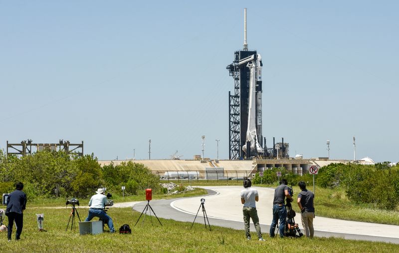 &copy; Reuters. SpaceX Falcon 9 rocket is readied on Pad 39A for mission to ISS
