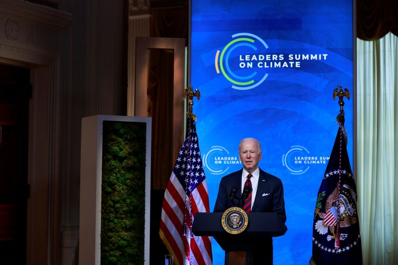 © Reuters. President Biden participates in a virtual climate summit at the White House