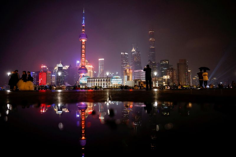 &copy; Reuters. Earth Hour in Shanghai