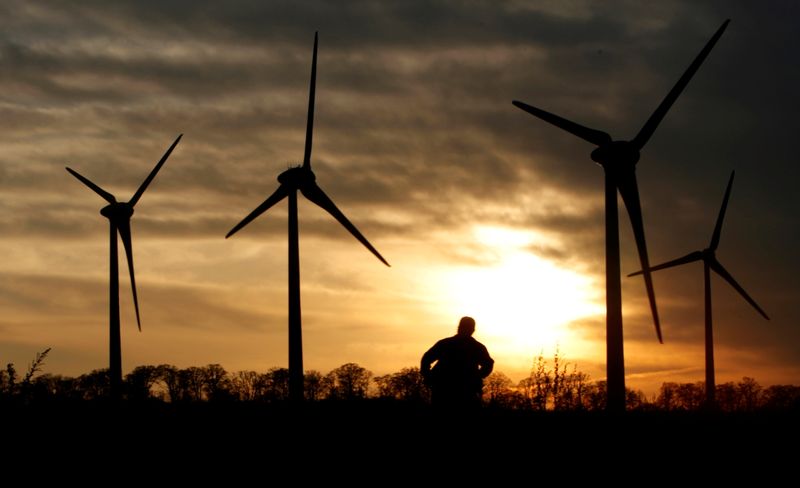 &copy; Reuters. FILE PHOTO: Wind turbines at sunset at the Electric Power Development Co., Ltd&apos;s Nunobiki Plateau Wind Farm in Koriyama, Japan