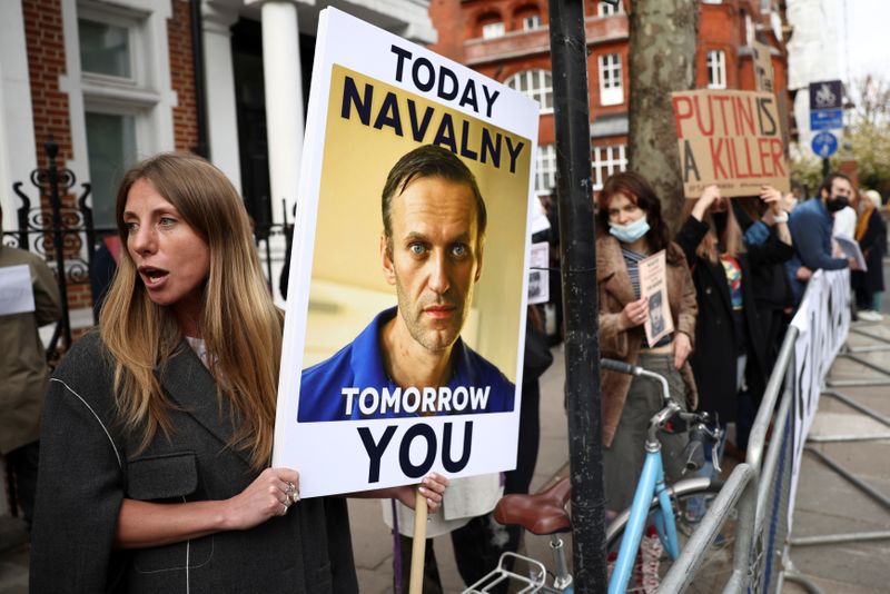 &copy; Reuters. Navalny supporters hold a rally in London