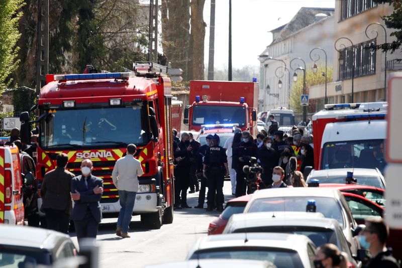 &copy; Reuters. Police secure the area where an attacker stabbed a woman, in Rambouillet
