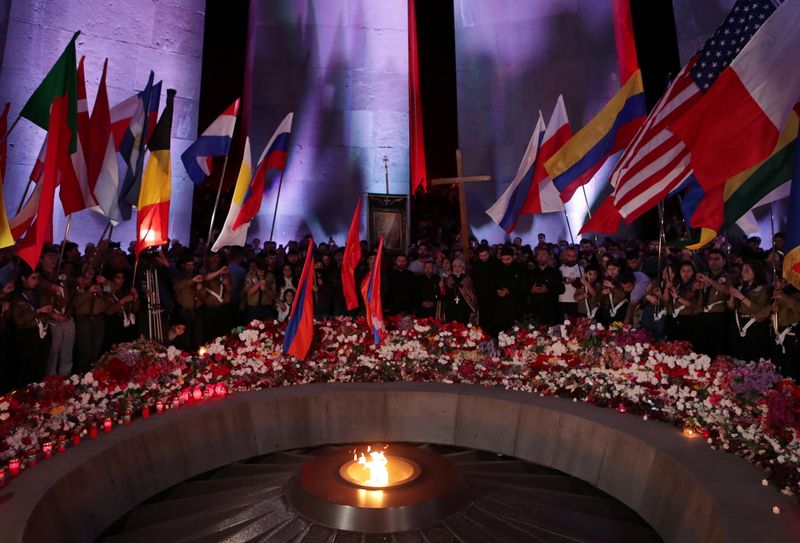 &copy; Reuters. Armenians commemorate anniversary of mass killing by Ottoman Turks in Yerevan