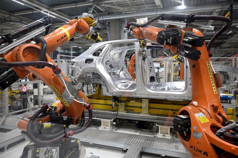 &copy; Reuters. FILE PHOTO: Robotic arms are seen on an assembly line as the Volkswagen construction plant reopens after closing down last month due to the coronavirus disease (COVID-19) outbreak in Bratislava