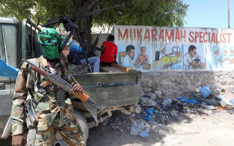 &copy; Reuters. Somali military supporting Hawiye opposition leaders are seen in the streets of Yaqshid district of Mogadishu