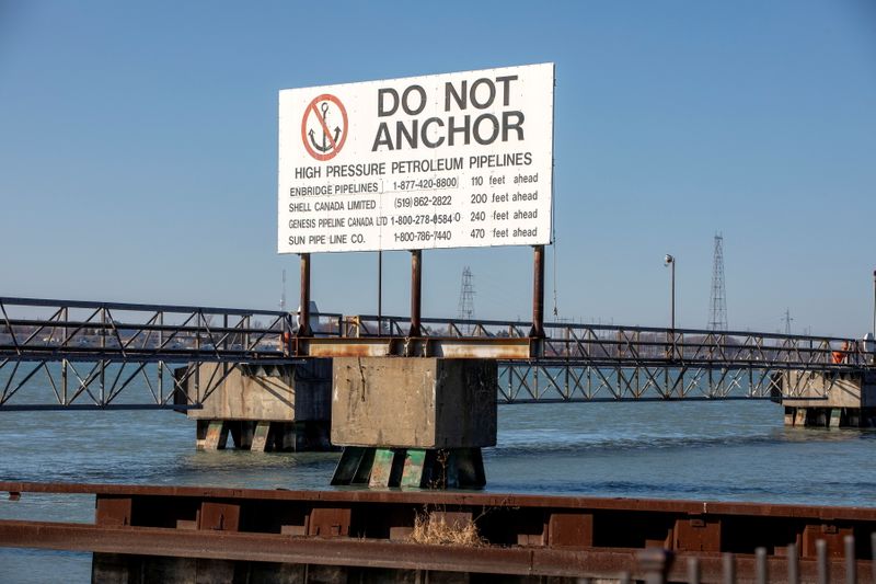 &copy; Reuters. FILE PHOTO: Border city&apos;s industry under threat with looming pipeline closure