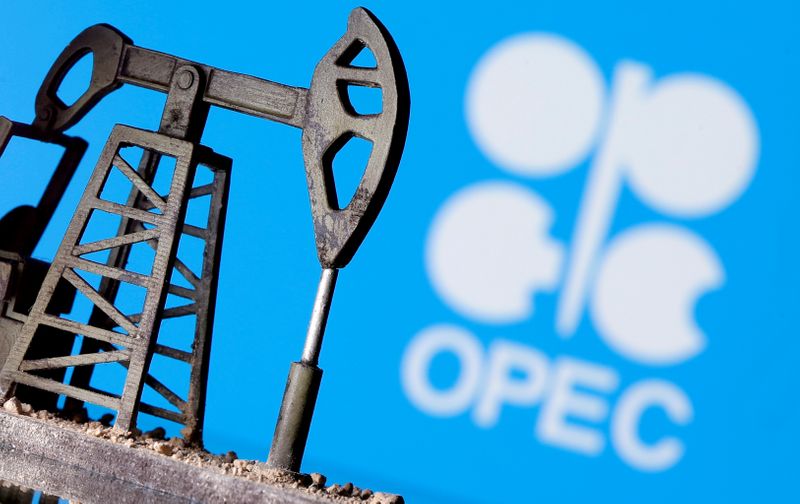 &copy; Reuters. Logo da Opep com miniatura de sonda de petróleo impressa em 3D