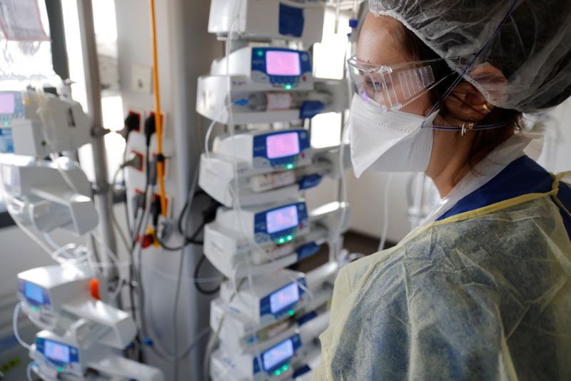 &copy; Reuters. CORONAVIRUS: PLUS DE 6.000 PATIENTS EN RÉANIMATION EN FRANCE