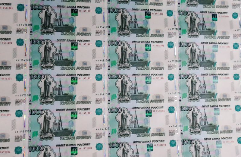 &copy; Reuters. FILE PHOTO: A sheet of 1000 Russian Rouble notes at Goznak printing factory in Moscow
