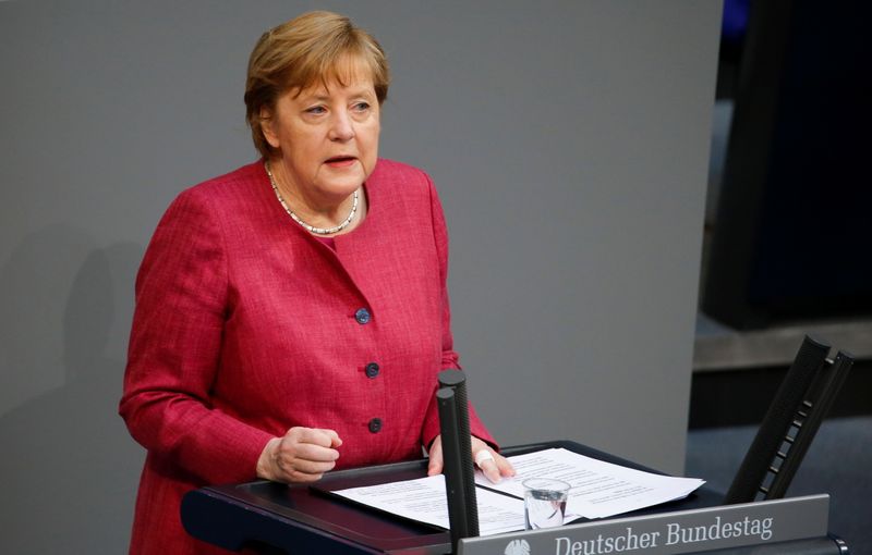 &copy; Reuters. La Cancelliera tedesca Angela Merkel al Bundestag, a Berlino.