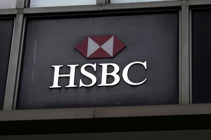 &copy; Reuters. FILE PHOTO: An HSBC bank logo is pictured in New York