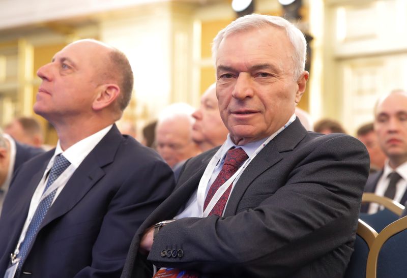 &copy; Reuters. Dmitry Pumpyansky, Chairman of the Board of Directors of Russian pipe maker TMK, and Viktor Rashnikov, MMK&apos;s controlling shareholder attend a session during the Week of Russian Business in Moscow