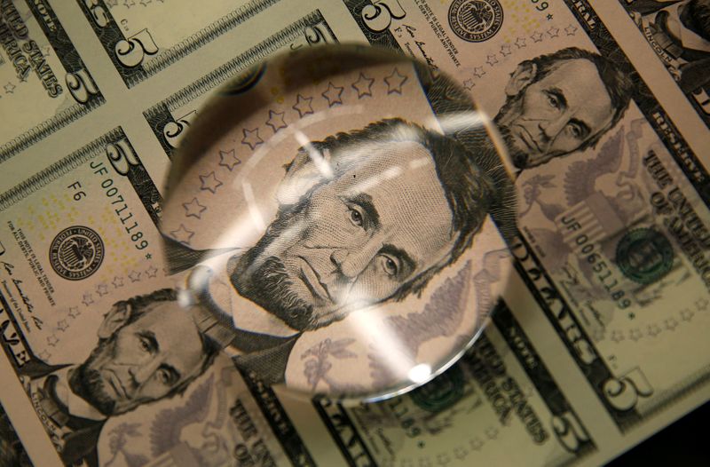 &copy; Reuters. Il volto di Abraham Lincoln sulle banconote da cinque dollari