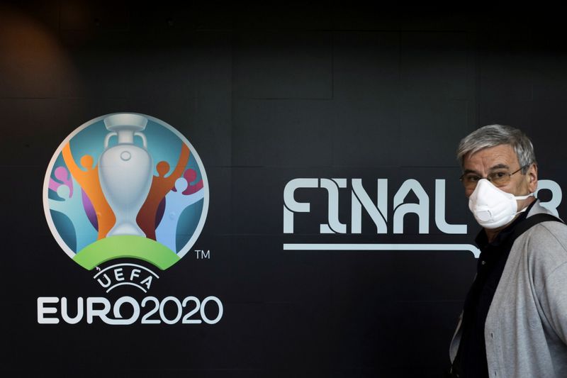 © Reuters. اليويفا بصدد زيادة حجم التشكيلة إلى 26 لاعبا في بطولة أوروبا 2020