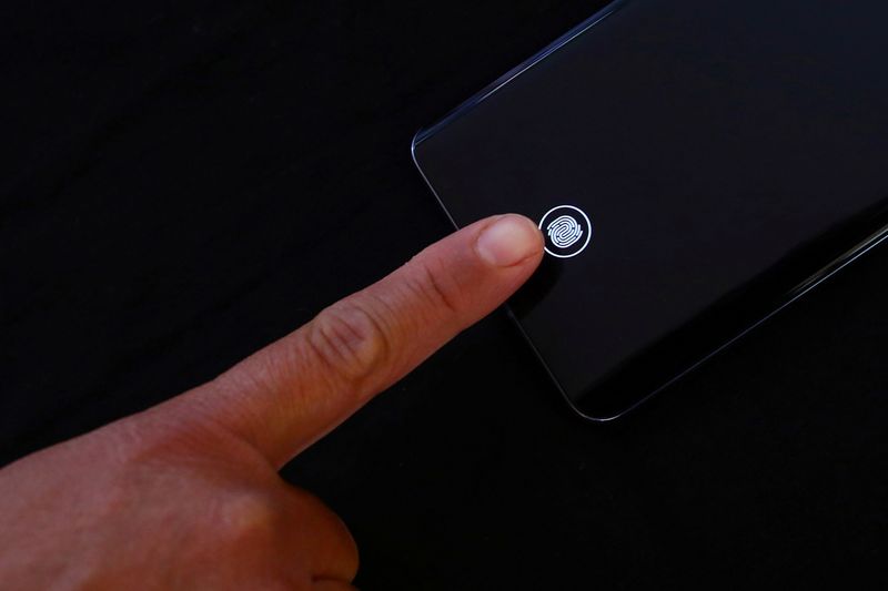 &copy; Reuters. FILE PHOTO: A fingerprint sensor is pictured on a mobile phone in Mexico City