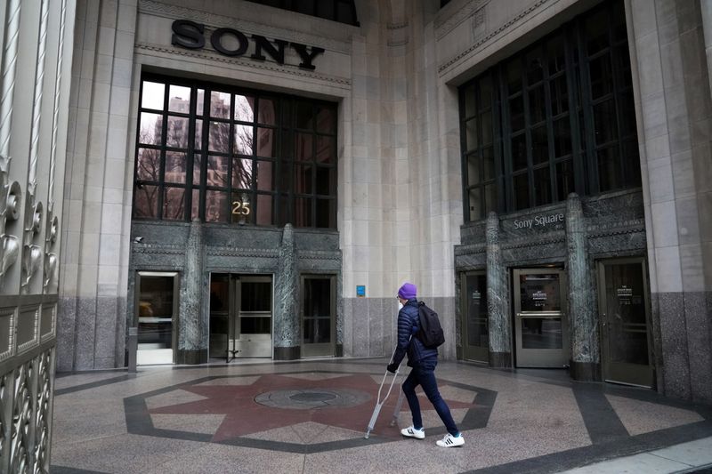 &copy; Reuters. FILE PHOTO: The Sony logo is seen on a building in the Manhattan borough of New York City