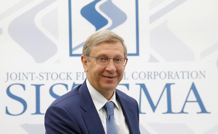 © Reuters. Yevtushenkov attends the St. Petersburg International Economic Forum