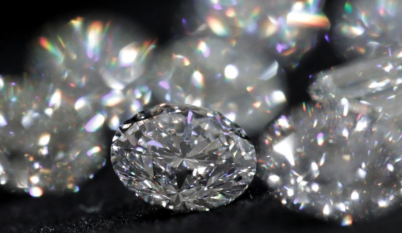 &copy; Reuters. Diamonds are pictured during an official presentation by diamond producer Alrosa in Moscow