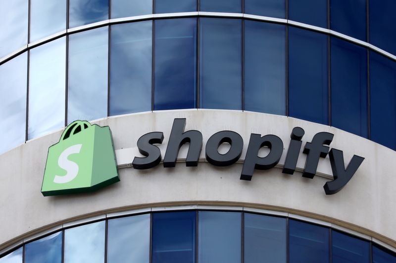 &copy; Reuters. FILE PHOTO: The logo of Shopify is seen outside its headquarters in Ottawa
