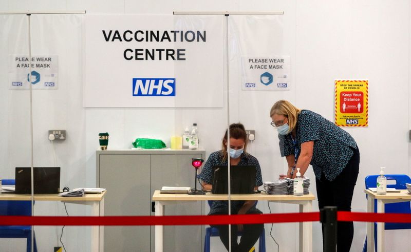 &copy; Reuters. Centro de vacinação contra Covid-19 em Blackburn, no Reino Unido