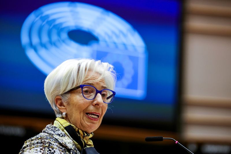 &copy; Reuters. IMAGEN DE ARCHIVO. La presidenta del Banco Central Europeo, Christine Lagarde, durante una sesión plenaria del Parlamento Europeo, en Bruselas, Bélgica