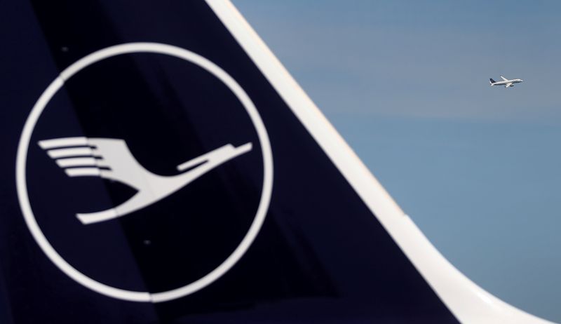 &copy; Reuters. FILE PHOTO: A Lufthansa plane takes off behind a grounded jet at the airport in Frankfurt