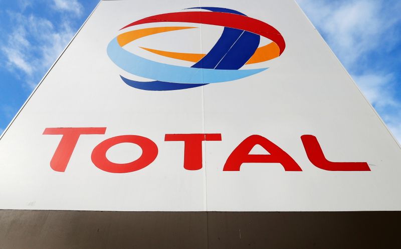 &copy; Reuters. FILE PHOTO: The logo of French oil giant Total is pictured at a petrol station in Bordeaux