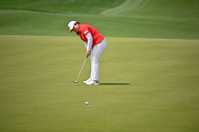 Golf-Park Inbee lights up Sentosa with sparkling 64 for LPGA lead