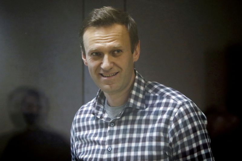 &copy; Reuters. FILE PHOTO: Russian opposition politician Alexei Navalny attends a court hearing in Moscow