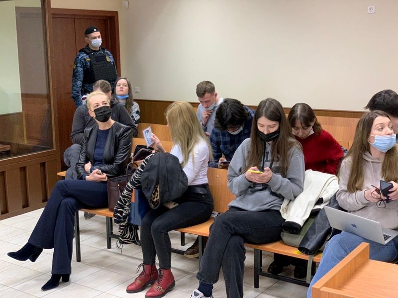 © Reuters. Yulia Navalnaya, wife of Russian opposition leader Alexei Navalny, is seen before a court hearing in Moscow