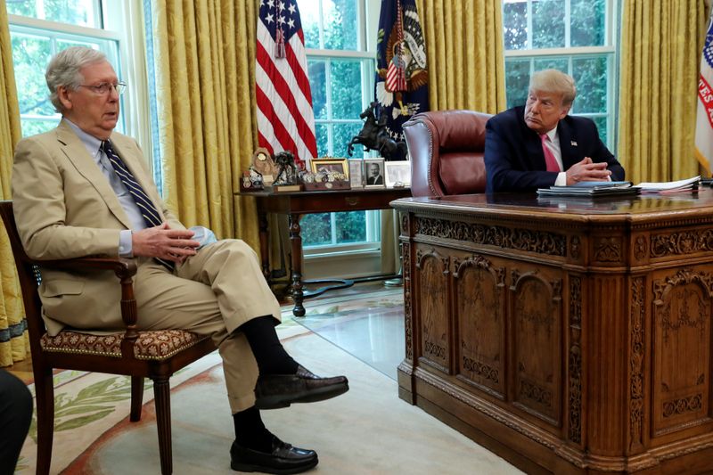 &copy; Reuters. FILE PHOTO: U.S. President Trump hosts meeting to discuss coronavirus aid legislation at the White House in Washington