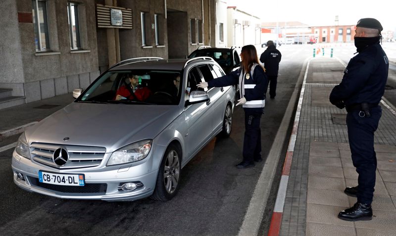 &copy; Reuters. Controle na fronteira Espanha-Portugal em Vilar Formoso