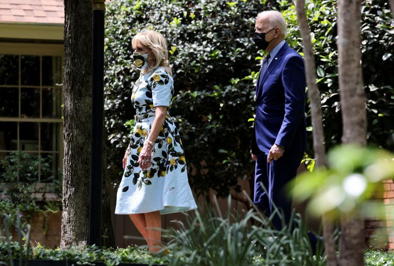 &copy; Reuters. Biden e a primeira-dama Jill Biden após reunião com Jimmy Carter em Plains