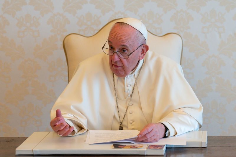 &copy; Reuters. Papa Francisco em discurso do Dia da Terra