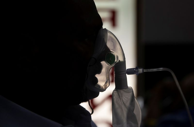 &copy; Reuters. A patient suffering from the coronavirus disease (COVID-19) receives treatment inside the emergency ward at Holy Family hospital in New Delhi