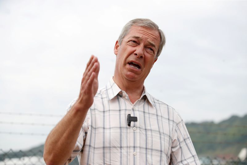 &copy; Reuters. FILE PHOTO: British Brexit Party leader Nigel Farage speaks during a visit at Dover harbour, in Dover