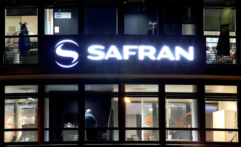 &copy; Reuters. FILE PHOTO: The logo of Safran is seen outside the company&apos;s headquarters in Issy-les-Moulineaux near Paris
