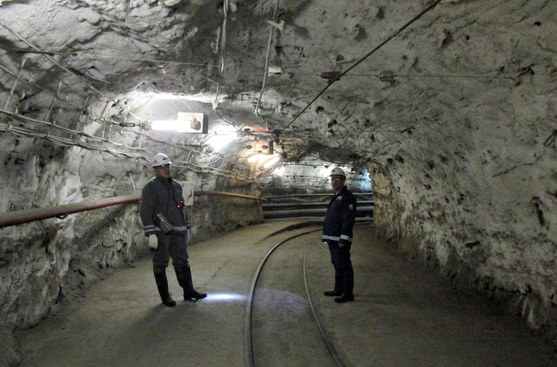 &copy; Reuters. Foto de archivo de trabajadores en la Mina Taimyrski Mine de Norilsk Nickel en la región de Norilsk