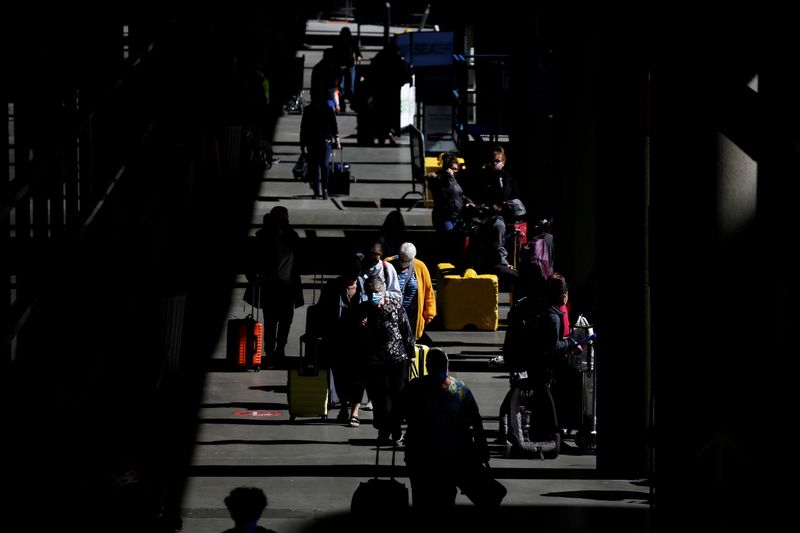 &copy; Reuters. FILE PHOTO: Travelers at Seattle-Tacoma International Airport in SeaTac