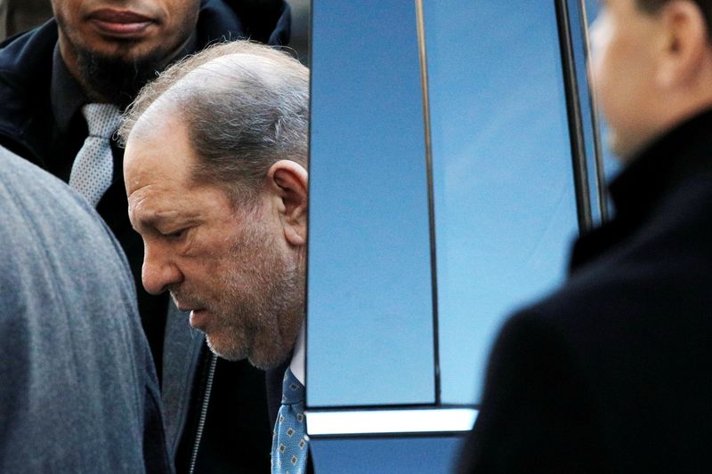 &copy; Reuters. FILE PHOTO: Film producer Harvey Weinstein arrives at New York Criminal Court ahead of the fifth day of jury deliberations for his sexual assault trial in the Manhattan borough of New York City, New York
