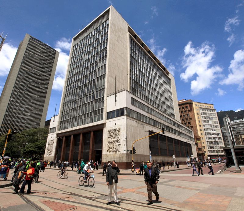 &copy; Reuters. Fachada do banco central da Colômbia. 07/04/2015. REUTERS/Jose Miguel Gomez.