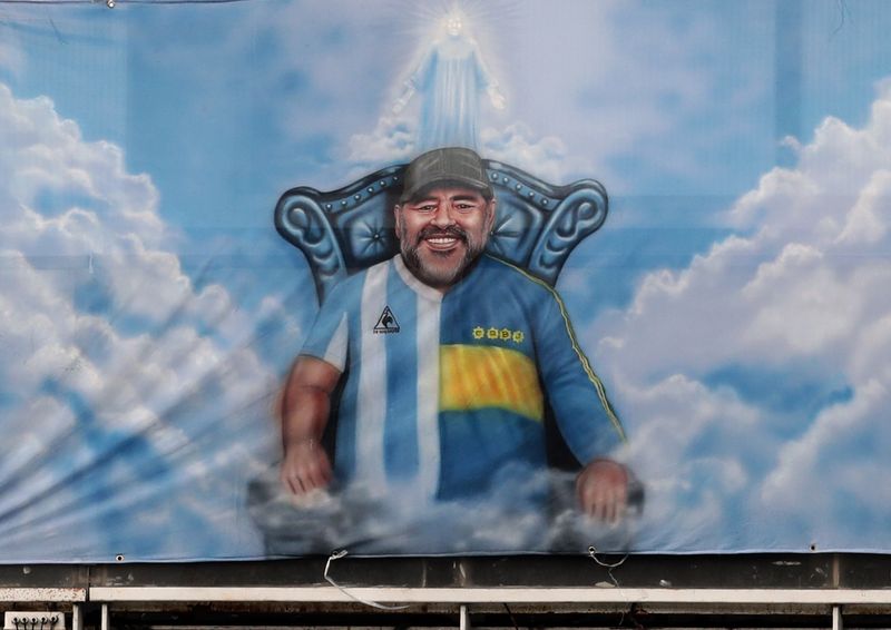 &copy; Reuters. Painel com imagem de Maradona no estádio La Bombonera