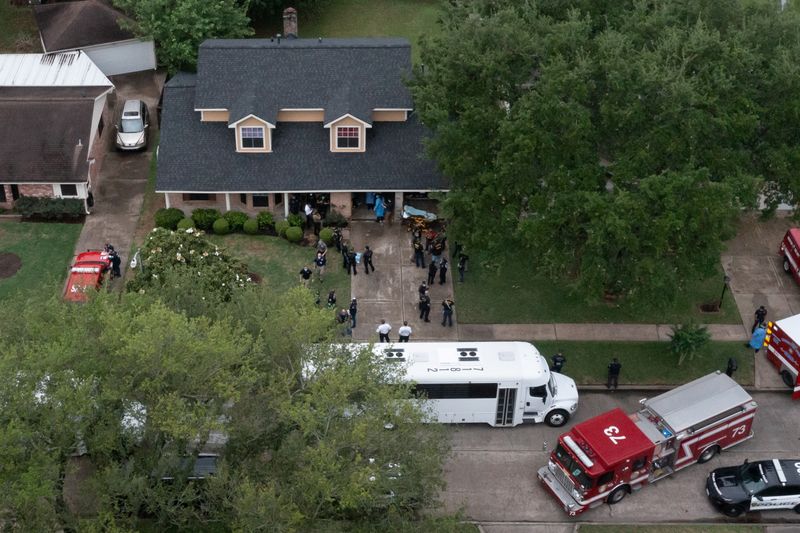 &copy; Reuters. Police cordon surround residence in Houston